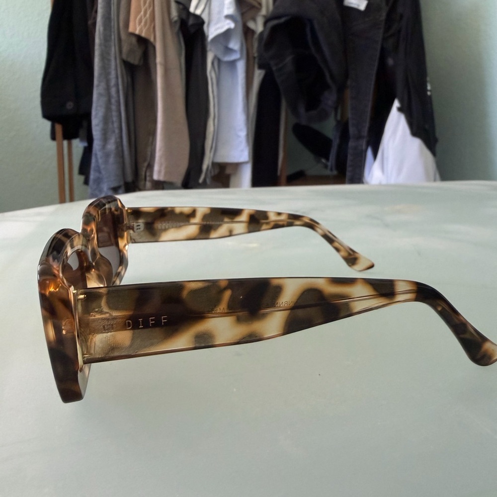 Diff Eyewear Tortoise Rectangular Sunglasses (Kat… - image 3